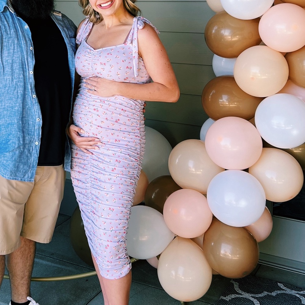 Lavender Floral Sleeveless Ruched Maternity Midi Dress